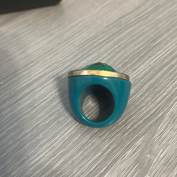 Vintage Lucite Ring w/ flower hologram, Size 5.5 - Picture 3 of 6